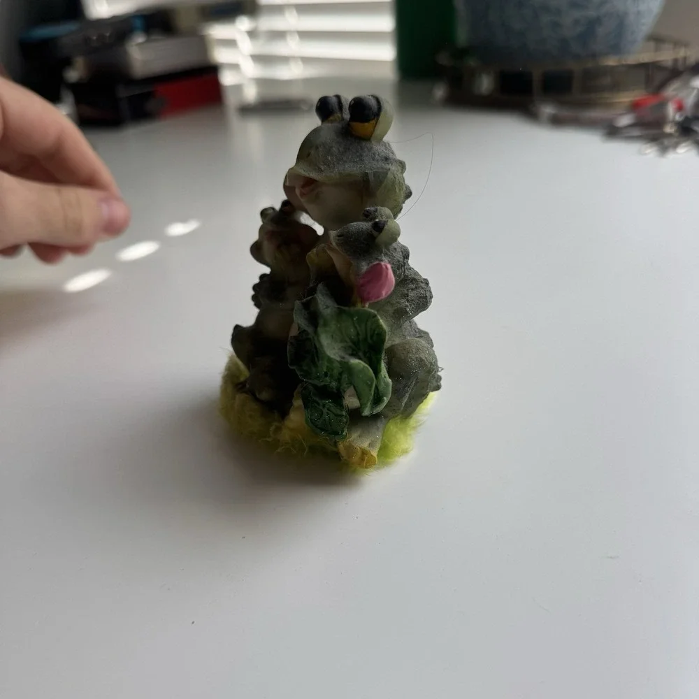 Vintage Frog Family Resin Figurine Parent & Baby Frogs Moss Base 4
